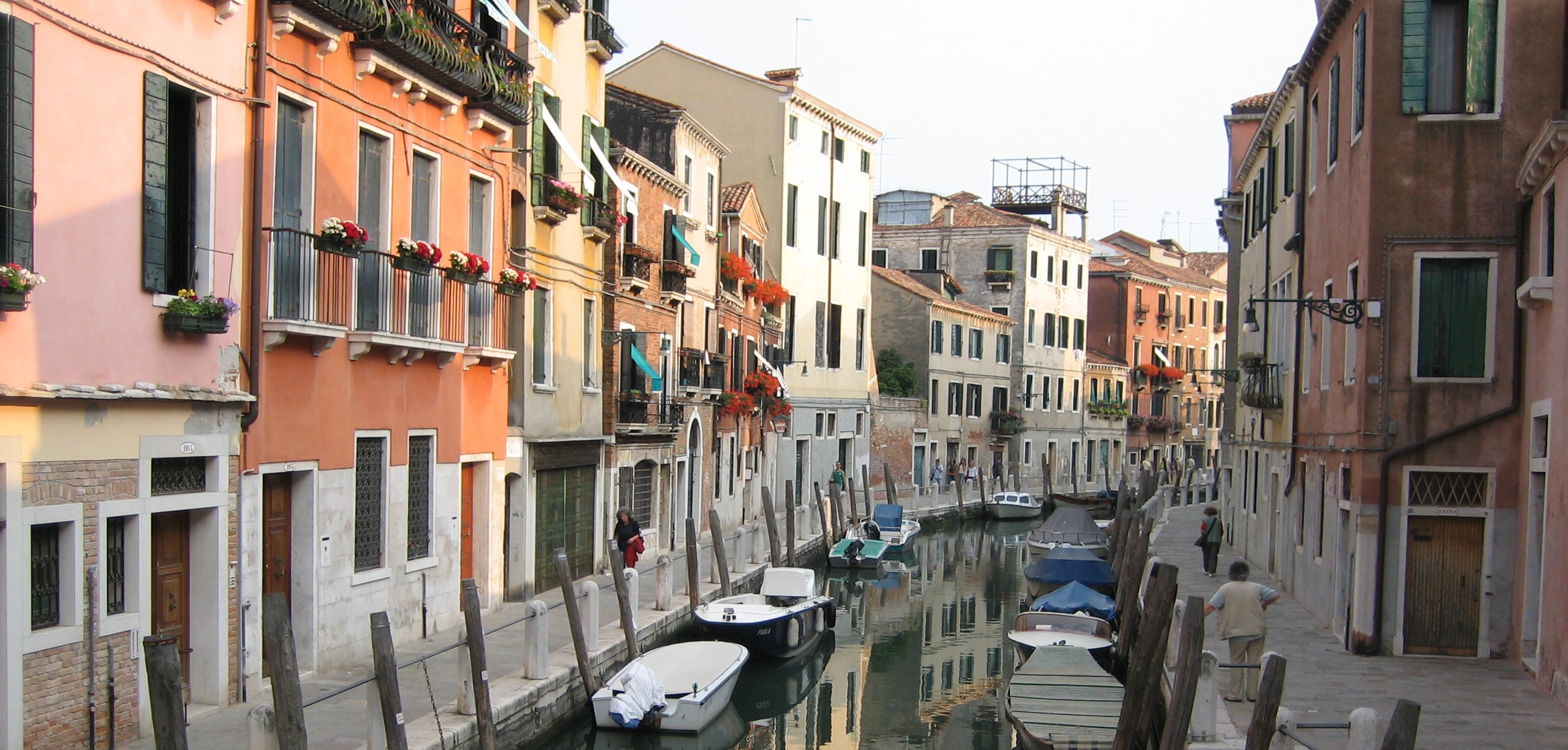 Picture of a neighborhood in Venice